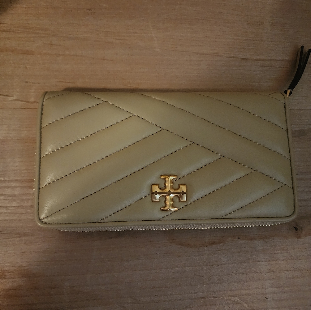 Tory Burch Kira Chevron Wallet